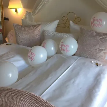 Hotel Kleine Iphofen, Frühstückszauber, No Waste, Nachhaltig, Nahe Aller Weingüter, Knauf Gips Kg Und Connekt, Kleines Secret Mit Garten&terrassen, Tv Mirrorring, 55 Tv, Fine Dining, Hunde Willkommen Iphofen