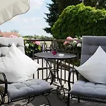 Kleine Iphofen, Fruehstueckszauber, No Waste, Nachhaltig, Nahe Aller Weingueter, Knauf Gips Kg Und Connekt, Kleines Secret Mit Garten & Terrassen, Tv Mirrorring, 55