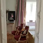 Kleine Iphofen, Fruehstueckszauber, No Waste, Nachhaltig, Nahe Aller Weingueter, Knauf Gips Kg Und Connekt, Kleines Secret Mit Garten & Terrassen, Tv Mirrorring, 55