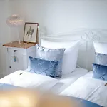Hotel Kleine Iphofen, Fruehstueckszauber, No Waste, Nachhaltig, Nahe Aller Weingueter, Knauf Gips Kg Und Connekt, Kleines Secret Mit Garten & Terrassen, Tv Mirrorring, 55