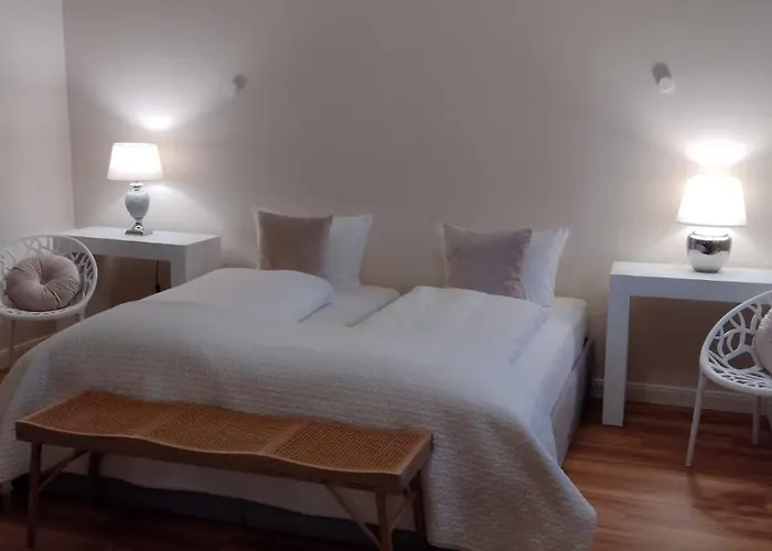 Kleine Iphofen, Fruehstueckszauber, No Waste, Nachhaltig, Nahe Aller Weingueter, Knauf Gips Kg Und Connekt, Kleines Secret Mit Garten & Terrassen, Tv Mirrorring, 55