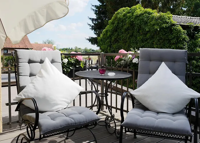 Kleine Iphofen, Fruehstueckszauber, No Waste, Nachhaltig, Nahe Aller Weingueter, Knauf Gips Kg Und Connekt, Kleines Secret Mit Garten & Terrassen, Tv Mirrorring, 55